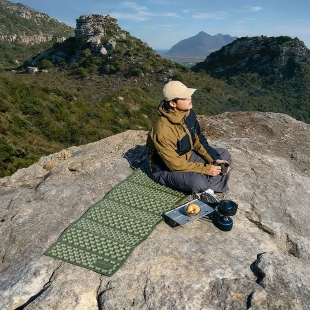 Коврик Naturehike CNK2650WS010 Troues R2.6 Egg Nest складной утолщенный желтый