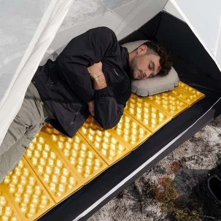 Коврик Naturehike CNK2550WS030 Troues R3.0 складной золотистый